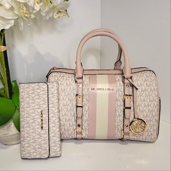 Michael Kors Handbags - 🌺MICHAEL KORS🌺 Bedford Legacy MD Duffle Sarchel/Shoulder Bag  & Trifold wallet